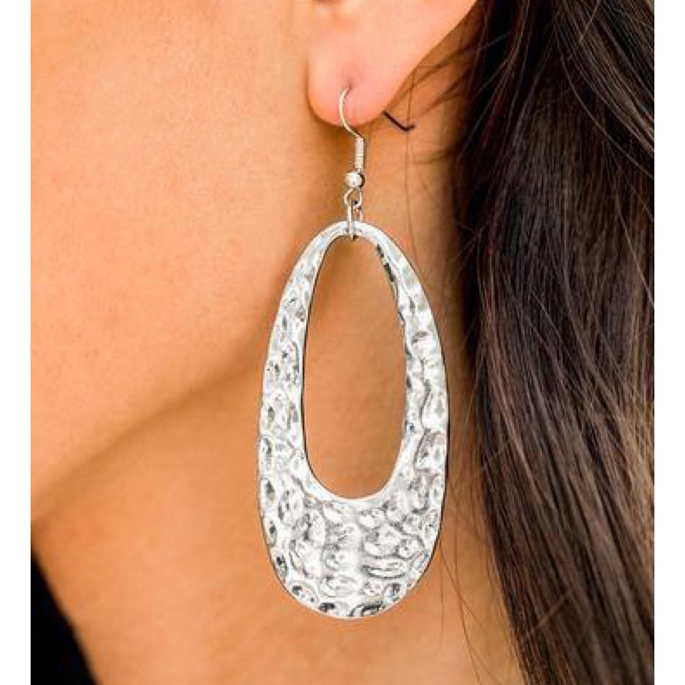 NEW‼️ Silver Oval Earrings